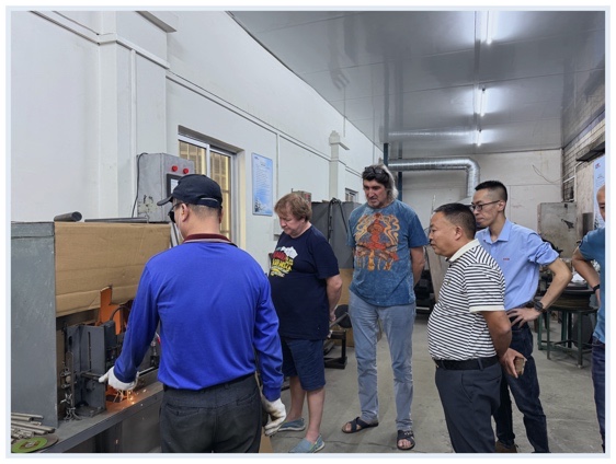 俄罗斯客商深入金利威生产一线,高品质砂轮赢得国际赞誉(图2) 俄罗斯客商深入金利威生产一线,高品质砂轮赢得国际赞誉(图2)